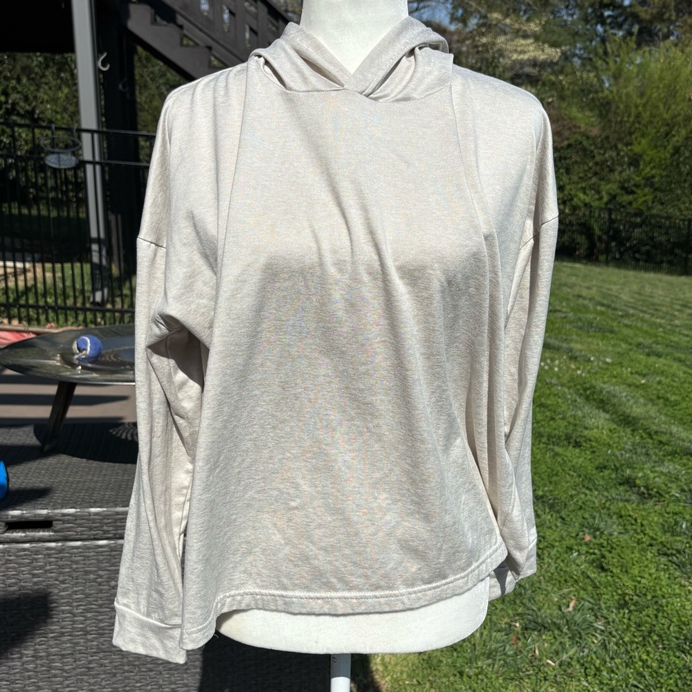 GN Performance hoodie side slits light gray/cream color women’s size L